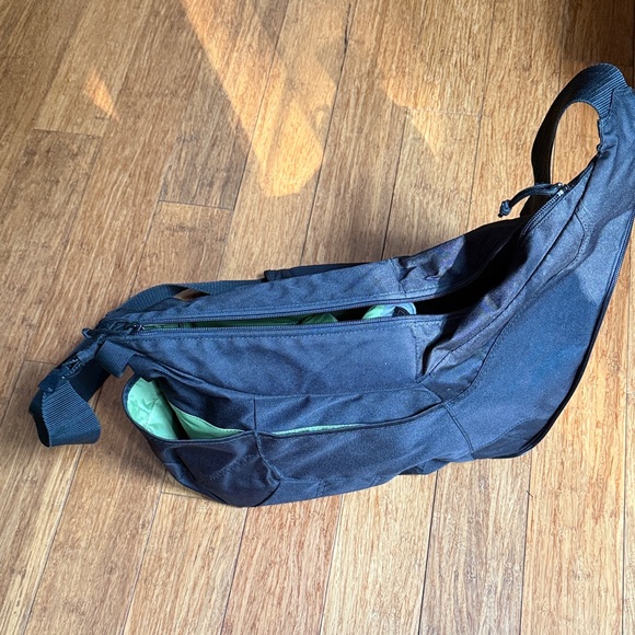 Lowepro Black Camera Sling Bag - Picture 5 of 5